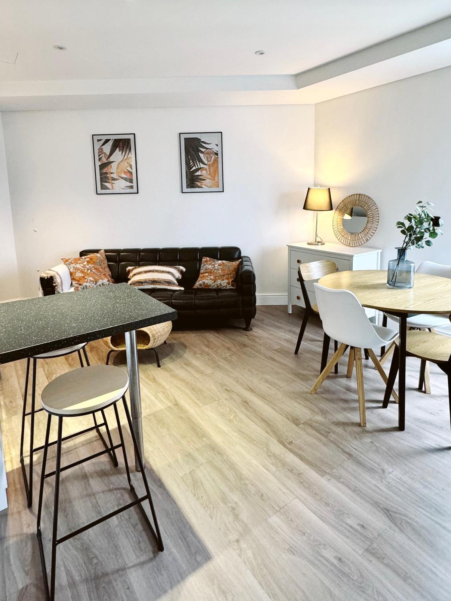 Stunning City Centre Penthouse With Private Balcony - Grand Central House Gibraltár Kültér fotó